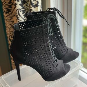❌[SOLD]❌ ONLY WORN ONCE - Black Peep Toe heels